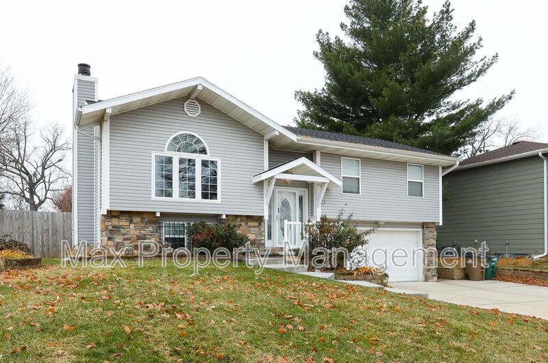 1040 39th St in West Des Moines, IA - Building Photo