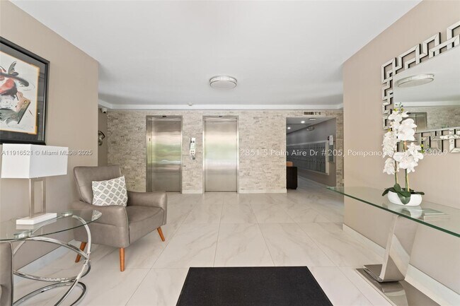 2851 S Palm Aire Dr in Pompano Beach, FL - Building Photo - Building Photo