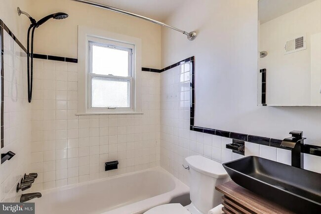 1900 R St SE in Washington, DC - Building Photo - Building Photo