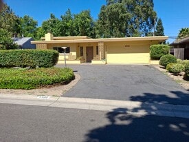 4500 Hillview Way in Sacramento, CA - Building Photo