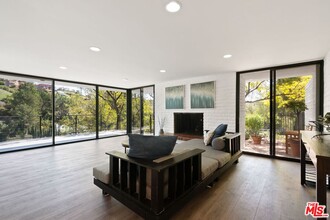 52 Hackamore Ln in Bell Canyon, CA - Foto de edificio - Building Photo