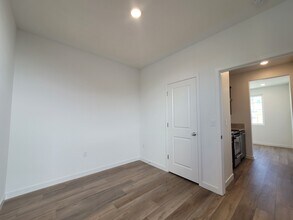 722 Rosazzo Ln in Manteca, CA - Foto de edificio - Building Photo