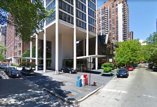 1300 N Astor St in Chicago, IL - Building Photo - Building Photo