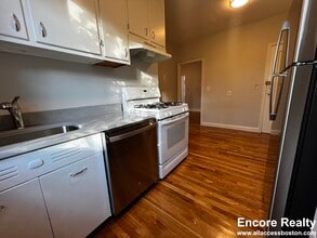 105 Longwood Ave, Unit 91-6 in Brookline, MA - Foto de edificio - Building Photo