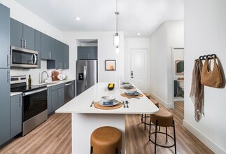 The Brighton Garden Oaks in Houston, TX - Building Photo - Building Photo