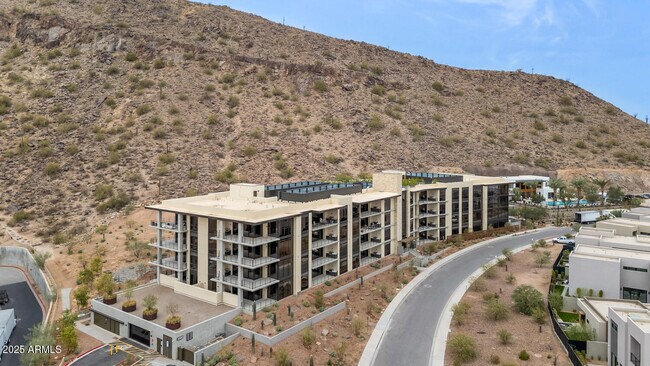 6302 E Camelback Rd in Scottsdale, AZ - Foto de edificio - Building Photo