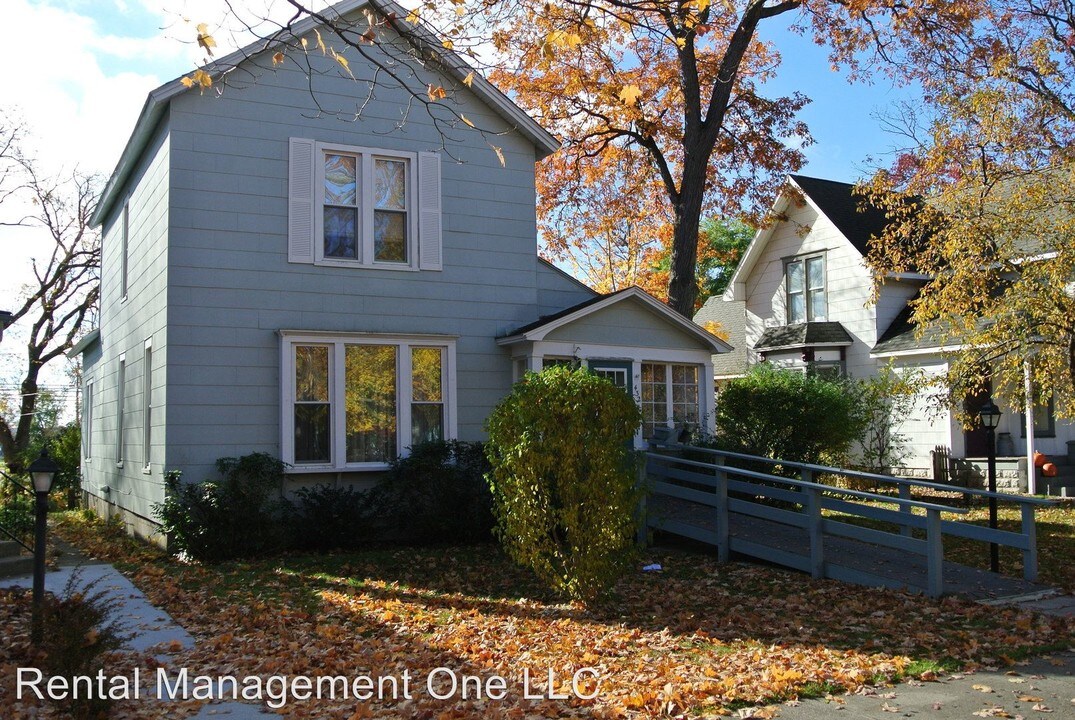 432 Webster St in Traverse City, MI - Building Photo
