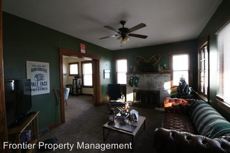 1020 Leavenworth St in Manhattan, KS - Building Photo - Building Photo