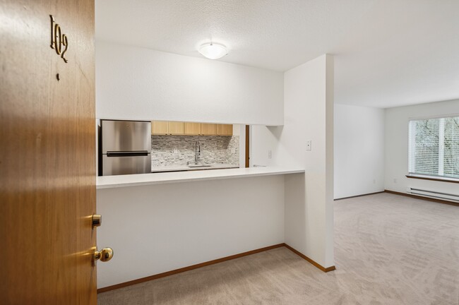 4250 34th Ave W, Unit 305 in Seattle, WA - Building Photo - Building Photo