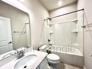 321 Poplar Leaf Way in Cary, NC - Building Photo - Building Photo