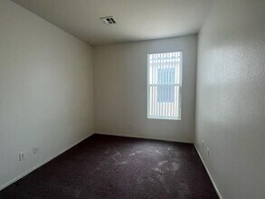 5001 Droubay Dr in Las Vegas, NV - Building Photo - Building Photo