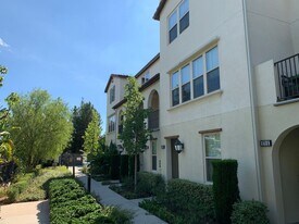 970 Sweetbriar Ln in Azusa, CA - Building Photo
