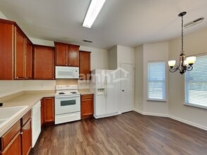 15730 Lakepoint Forest Dr in Charlotte, NC - Foto de edificio - Building Photo