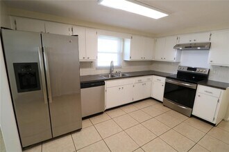 7825 Birchwood Dr in Port Richey, FL - Building Photo - Building Photo