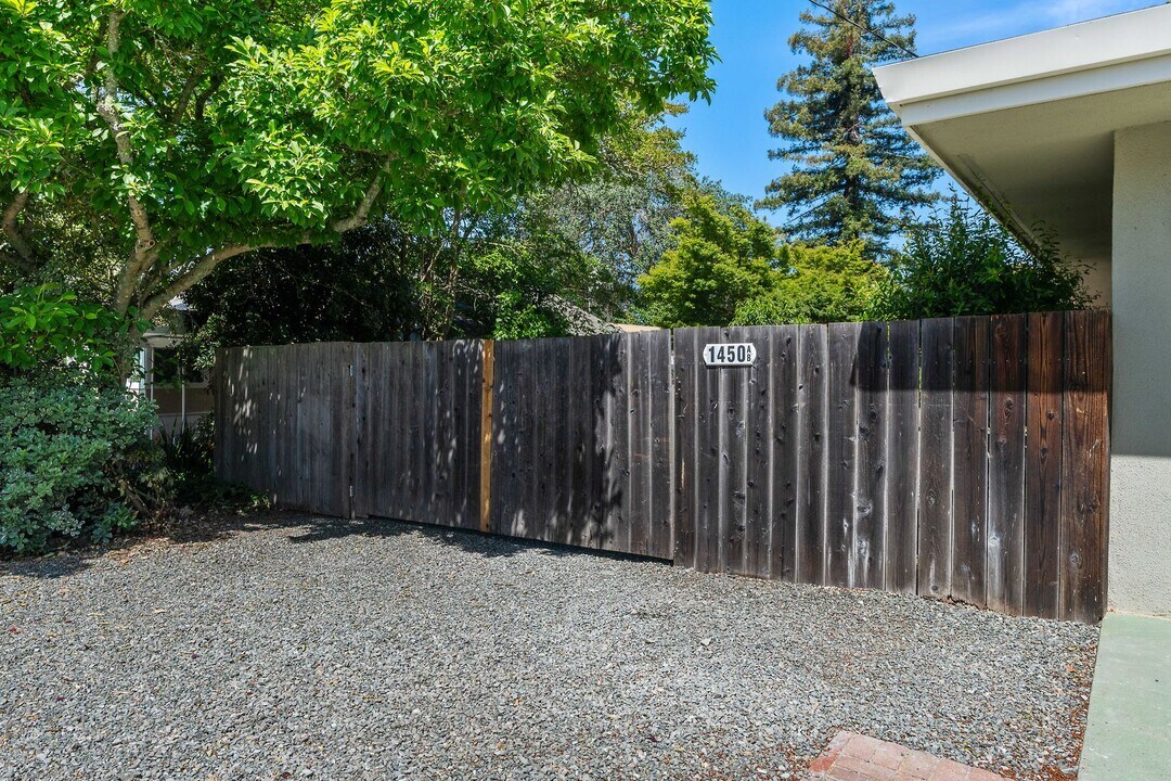 1450 Rosewood Ln in Napa, CA - Building Photo