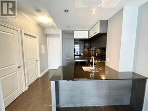 8 The Esplanade in Toronto, ON - Building Photo - Building Photo