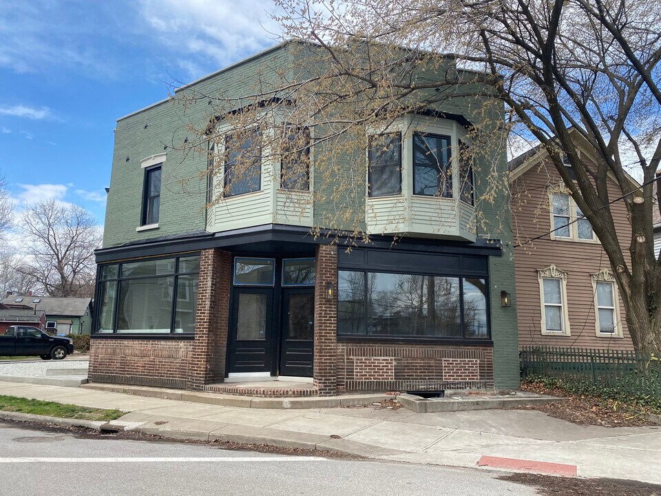 2258 W 10th St in Cleveland, OH - Foto de edificio