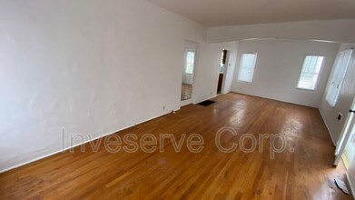 201 N Atlantic Blvd in Alhambra, CA - Building Photo - Building Photo