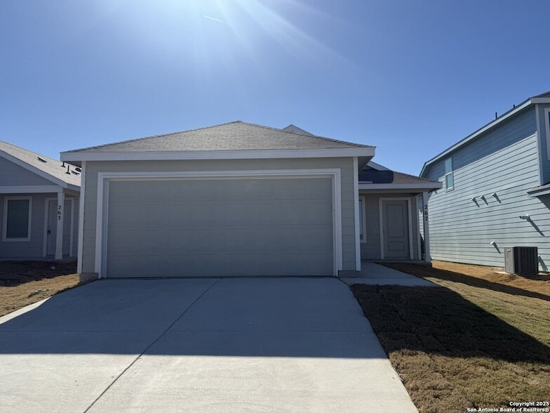 267 Ottawa Way in New Braunfels, TX - Foto de edificio