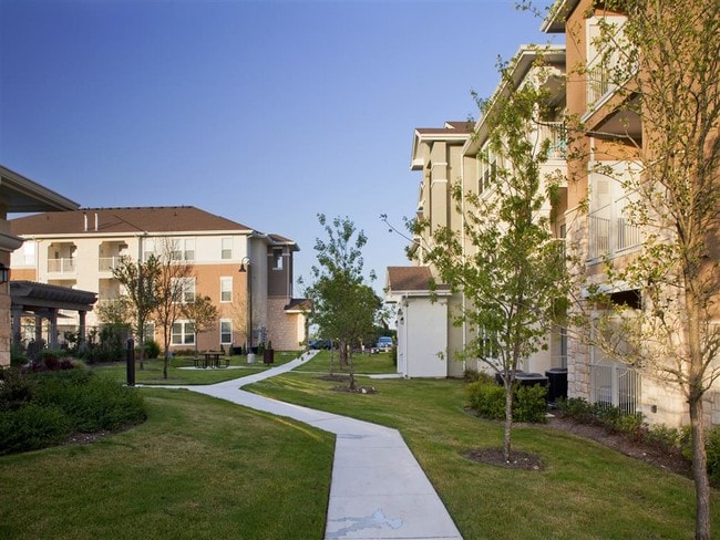 Encino Pointe in San Marcos, TX - Building Photo - Building Photo