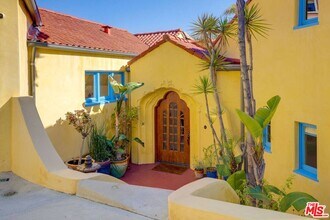 4778 Cromwell Ave in Los Angeles, CA - Building Photo - Building Photo