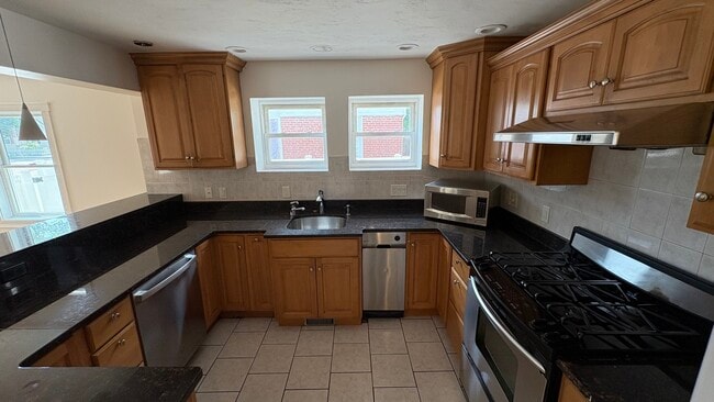 797 Southern Artery in Quincy, MA - Foto de edificio - Building Photo