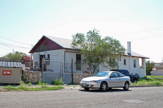 2201 E Yandell Dr in El Paso, TX - Foto de edificio - Building Photo