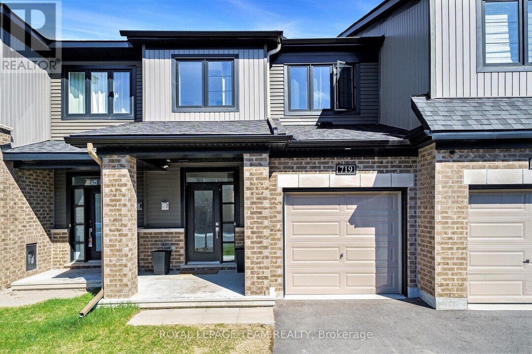 719 Doneraile Walk in Ottawa, ON - Building Photo