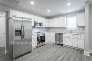 5 Meadowbrook Dr W in Red Bank, TN - Building Photo