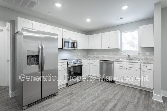 property at 5 Meadowbrook Dr W