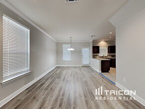4007 Anton Dr in San Antonio, TX - Building Photo - Building Photo