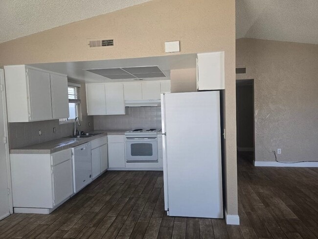 property at 1516 E Swift Ave