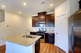 810 Thread Wy in Greer, SC - Building Photo - Building Photo