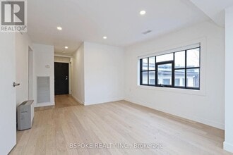 462 Kingston Rd in Toronto, ON - Building Photo - Building Photo