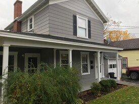 128 Washington St, Unit 1 in Manlius, NY - Building Photo