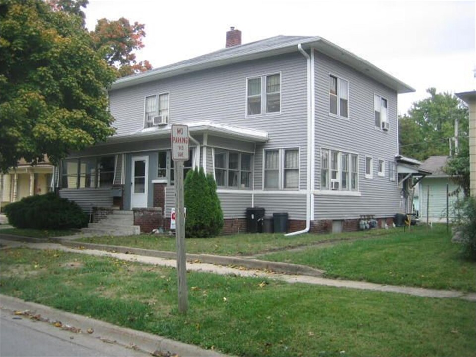 406 N D St in Oskaloosa, IA - Building Photo