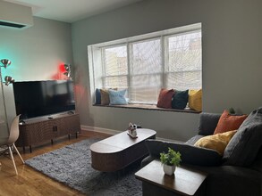 3034 W Montrose Ave in Chicago, IL - Building Photo - Building Photo