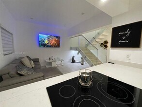 325 NW 19th Ln in Miami, FL - Building Photo - Building Photo