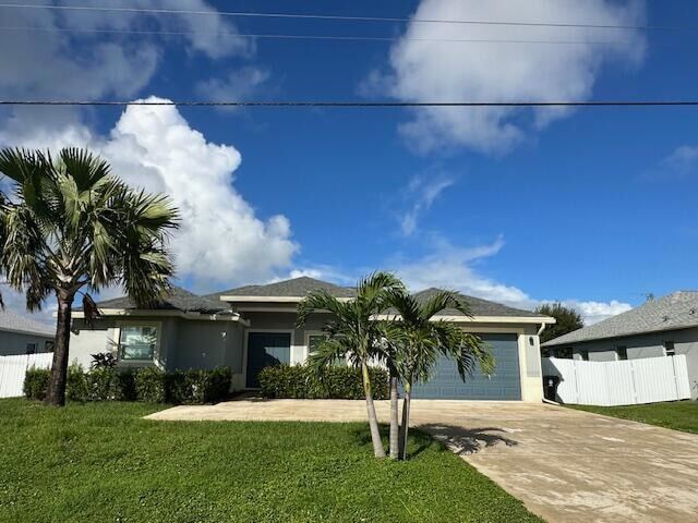 1726 SW California Blvd in Port St. Lucie, FL - Building Photo