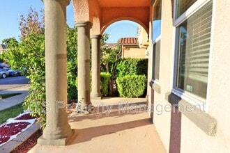 2946 Trap Rock Way in Sacramento, CA - Building Photo - Building Photo