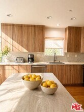 1146 Hacienda Pl in West Hollywood, CA - Foto de edificio - Building Photo