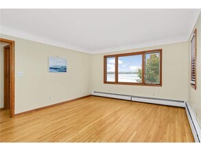 2331 W Medicine Lake Dr in Minneapolis, MN - Building Photo - Building Photo