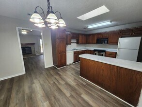 15 Honey Locust Ct in Little Rock, AR - Foto de edificio - Building Photo