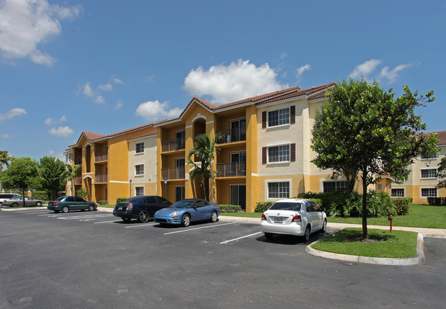 Eagle Pointe in Pompano Beach, FL - Building Photo - Building Photo