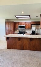 1407 W Burgundy Ct in Hanford, CA - Building Photo - Building Photo