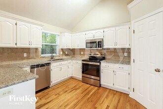 11216 N Sycamore Ct in Kansas City, MO - Building Photo - Building Photo