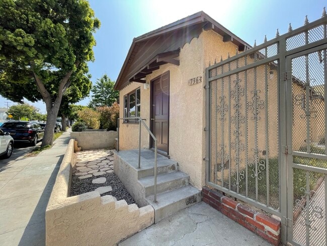736 Marine St, Unit 736 in Santa Monica, CA - Building Photo - Building Photo