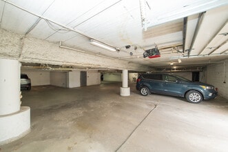 Hartwell Place Apartments in Waukesha, WI - Building Photo - Building Photo