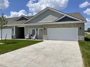 Centennial Crossing in Waukee, IA - Foto de edificio - Building Photo