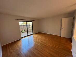 56 Webster Ct in Newington, CT - Building Photo - Building Photo